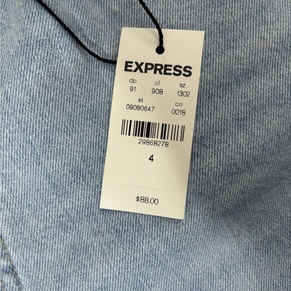 Express Curvy Super High Waisted Ripped Mom Jeans Size 4 - Picture 6 of 7